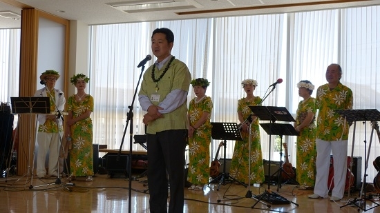 鈴木市長もハワイアンの衣装で挨拶をしてくれましたよ！！　今回は、ハワイアンバンド《ピリアロハ》さんの生演奏もありました（*^_^*）