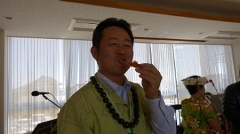 ウフフ♪鈴木市長も美味しそうです。