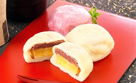 「『いきなり団子』発売中！サツマイモが入った熊本で人気の伝統お菓子です。」