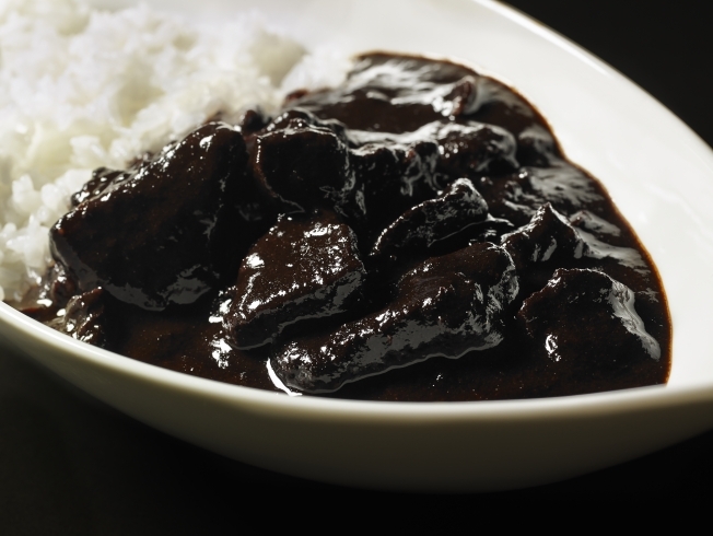 「鉄板焼「ふかみ」の『宮崎牛の黒カレー』」