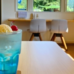 『91R～Dog Park Cafe～』 (キュウイチアール ドッグパークカフェ)の、「クリームソーダ」【新発田】
