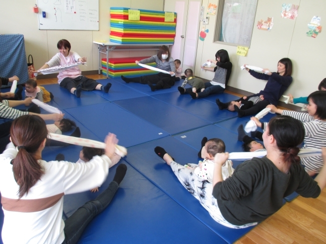 「今日は子育て講座「赤ちゃんも一緒に骨盤ケア」がありました。」