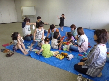 総会＆情報交換会の間、子どもたちは<br>別の部屋で遊んでいました。