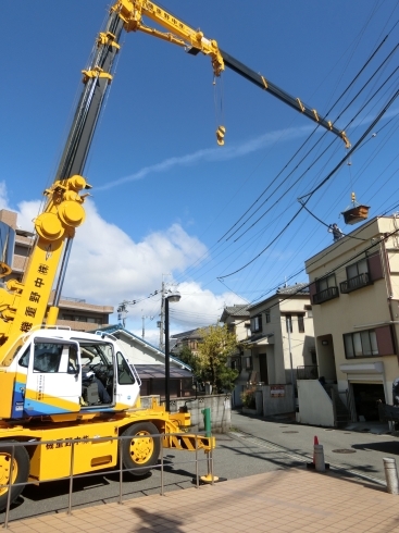 「ピタゴラスクレーン！　電線越し作業！！」