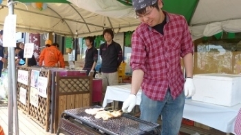 美明豚（びめいとん）の串焼き！塩コショウで味付けしてあるので焼きたてをどうぞ♪