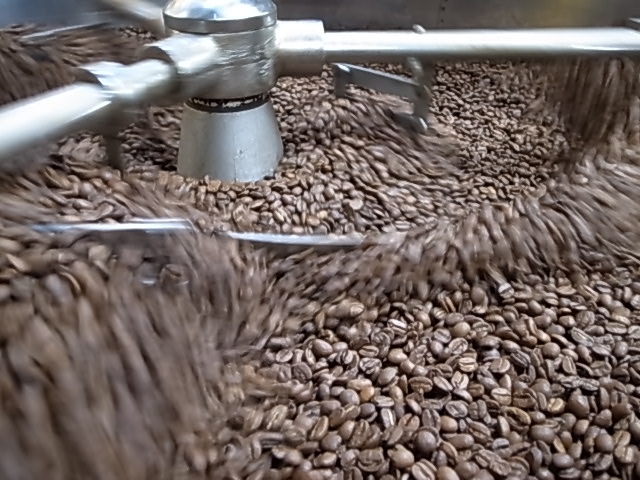 「コーヒーのとみかわ 魚津サンプラザ店」世界の各国で取れるコーヒー生豆を焙煎し販売しています。