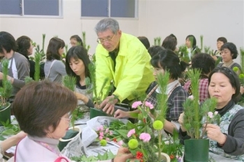 一人一人に懇切丁寧に教える都倉さん