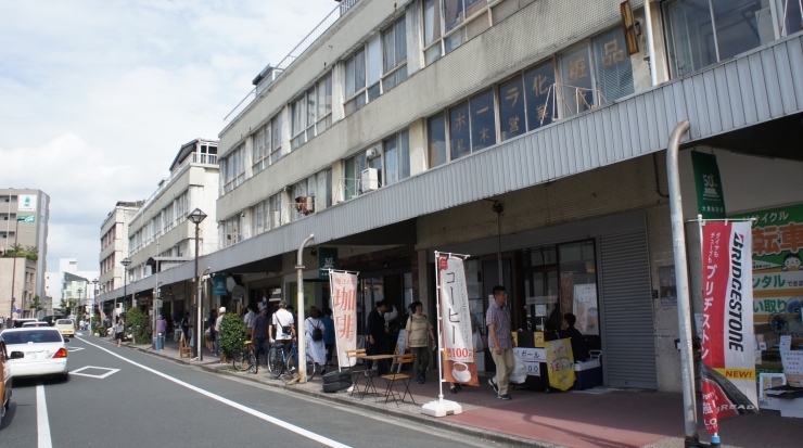 「賑わう『雨の日商店街』」