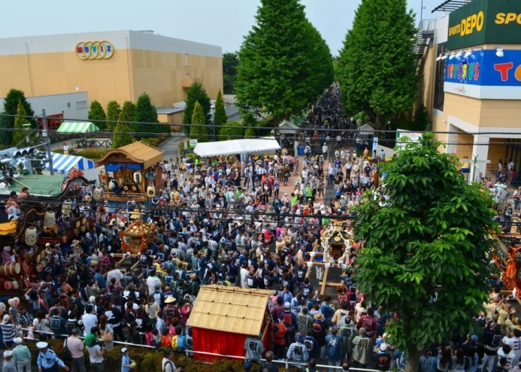 屋台、山車引き合わせ