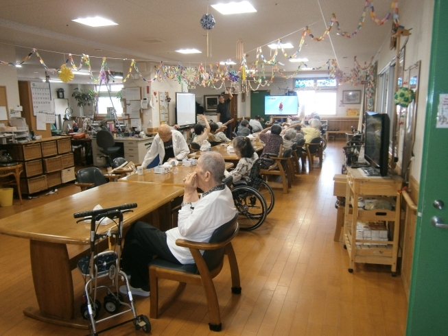 「夏です　　　交野市　デイサービス　老人ホーム　小林診療所」