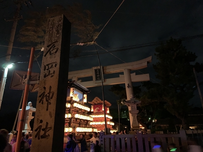 「石岡神社(いわおかじんじゃ)盛大に盛り上がっています！」