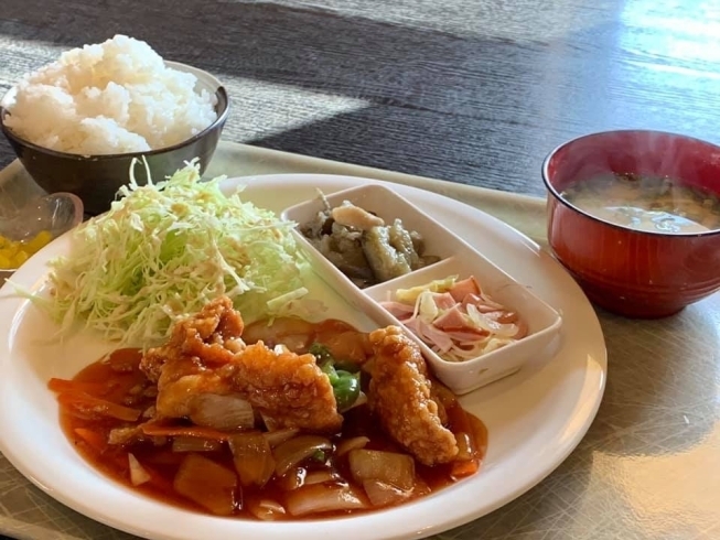 日替わりランチ（酢鶏）「定食&居酒屋 iroha（イロハ）さんの日替わりランチは税込500円！」