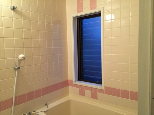 浴室のジャロジー窓（取り替え後）「壊れたサッシをカバー工法で取り替える」
