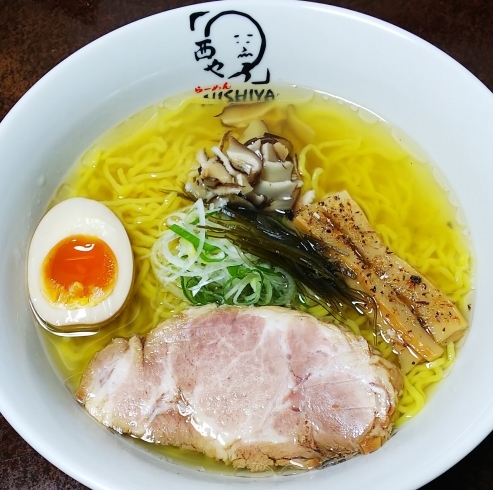 焼きアゴの芳ばしい香りの塩スープに細ちぢれ麺！「西や花園店12月限定らーめん」