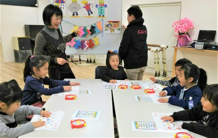 「三島市英語教室　小学生募集中！」