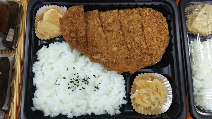 豚カツ弁当「本日営業してます。」