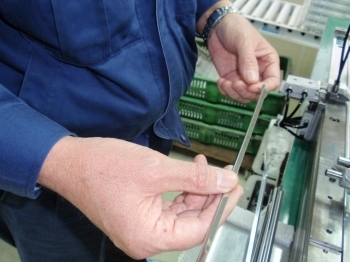 高度な製品を同一・大量に作るために平賀さんの生産システムの設計・製作の技術は欠かせません。