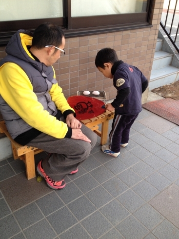 餅を焼く息子「年末営業のお知らせ」