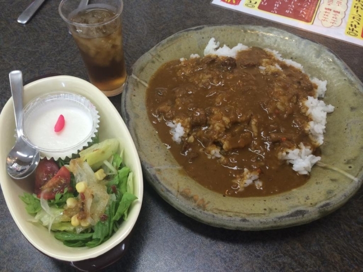 カレーの匂いが食欲をそそります（＾ｕ＾）