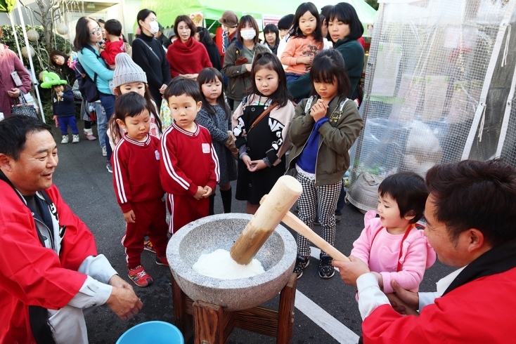 お子様優先で昔ながらの杵つき体験！「新春リフォーム祭にたくさんのご来場いたたきありがとうございました！」