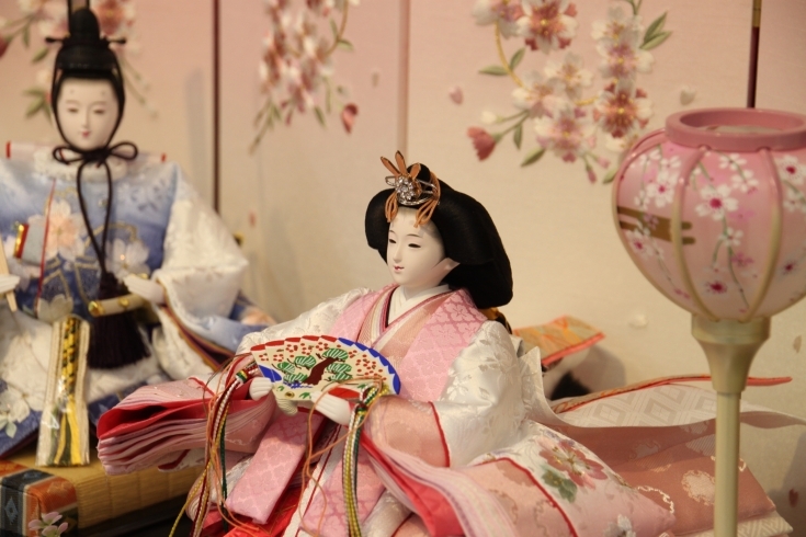 桜の刺繍が華やかなお雛様です「ひな祭りSALE開催中✨」