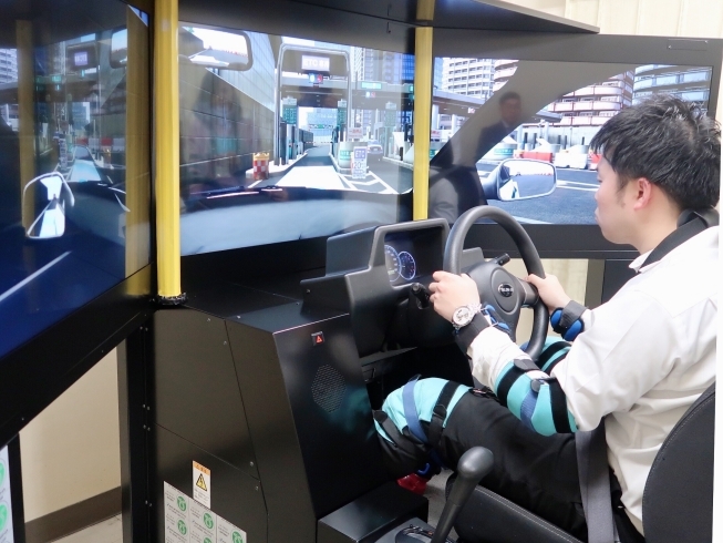 シュミレータによる運転体験「高齢者体験！NEXCO東日本『家族みんなで 無くそう逆走　三世代免許』特別講義 が開催されました！［2020年2月5日（水）京成ドライビングスクールさん］」