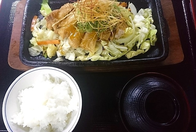 「2月20日一魚一会(いちぎょいちえ)おすすめランチはお野菜たっぷり《鶏唐揚げのネギソースがけ》680円‼︎」