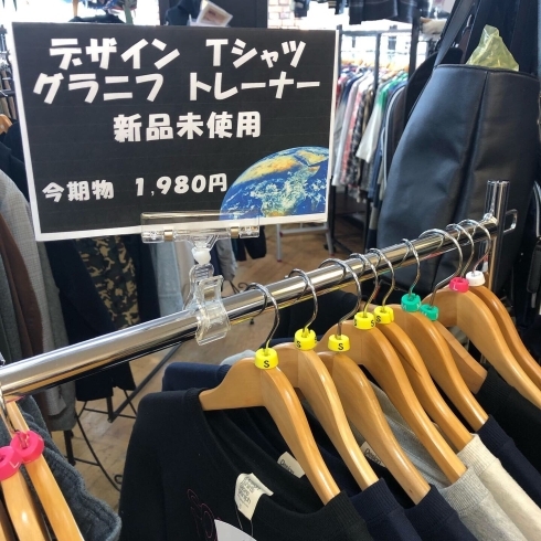 「デザインTシャツグラニフ新品トレーナー」