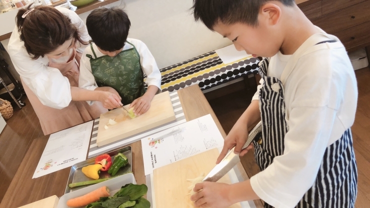 子どもレッスン「食べることは生きることの本当の意味をお伝えしています「和歌山ダイエットサロン併設料理教室】」
