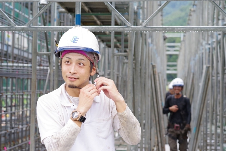 撮影：山崎エリナ　職人さんの汗キラリ★「初★足場の組立！！」