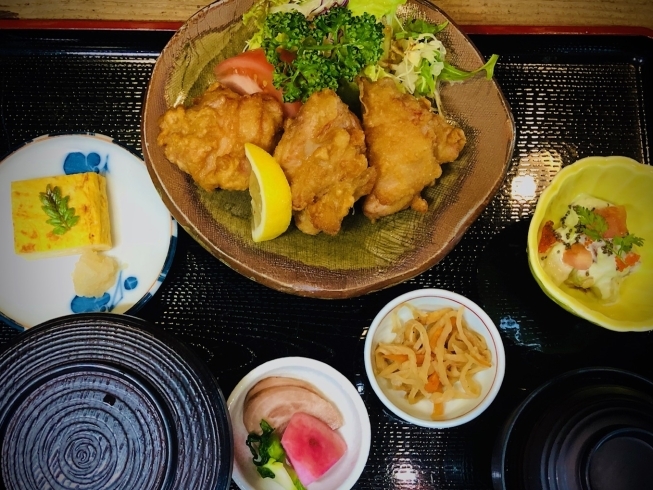 鶏唐揚げ定食「よる定食やってます！」