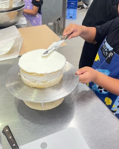 「今回は中学生以下の親子ペア限定でデコレーションケーキを作りました🍰」