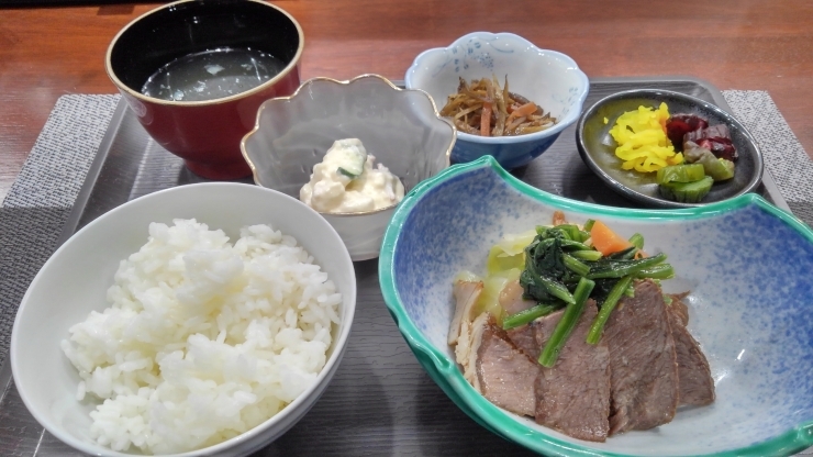 今日は新作のイノブタチャーシューです「美味しいあじの造り入ってますよ【京都市南区で地鶏を食べるなら！ 鳥夜ゆうこ】」