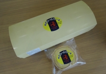 富士川町産のゆずを使用したゆずロールケーキ