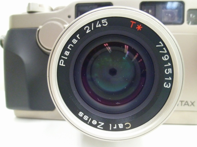 レンズはカールツァイスのプラナー 2/45「買取専門 金のクマ 沼津店　カメラの持ち込みが増えています♪」