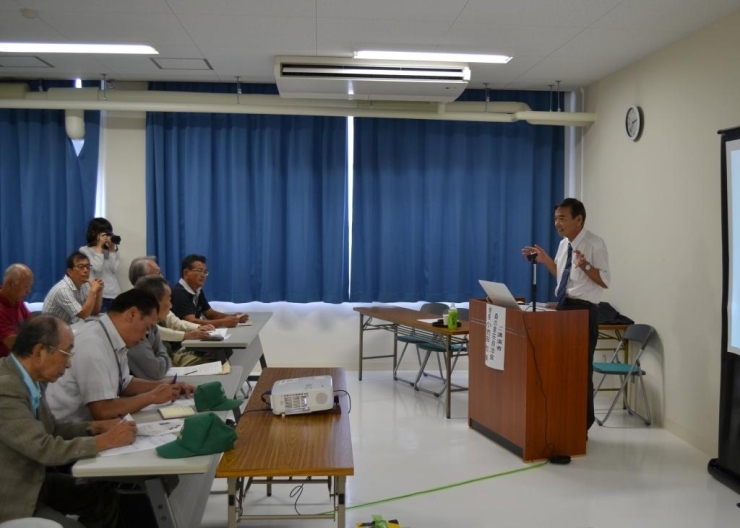 積極的な皆さんの姿勢に対し、小池田さんも熱のこもった意見を述べられ、<br>参加者の方々も非常に満足された様子でした。