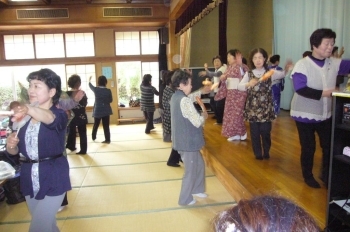 少しでも多くの伝承民踊を踊れる様になりたい。<br>その動作かたちを覚えようと勉強しています。