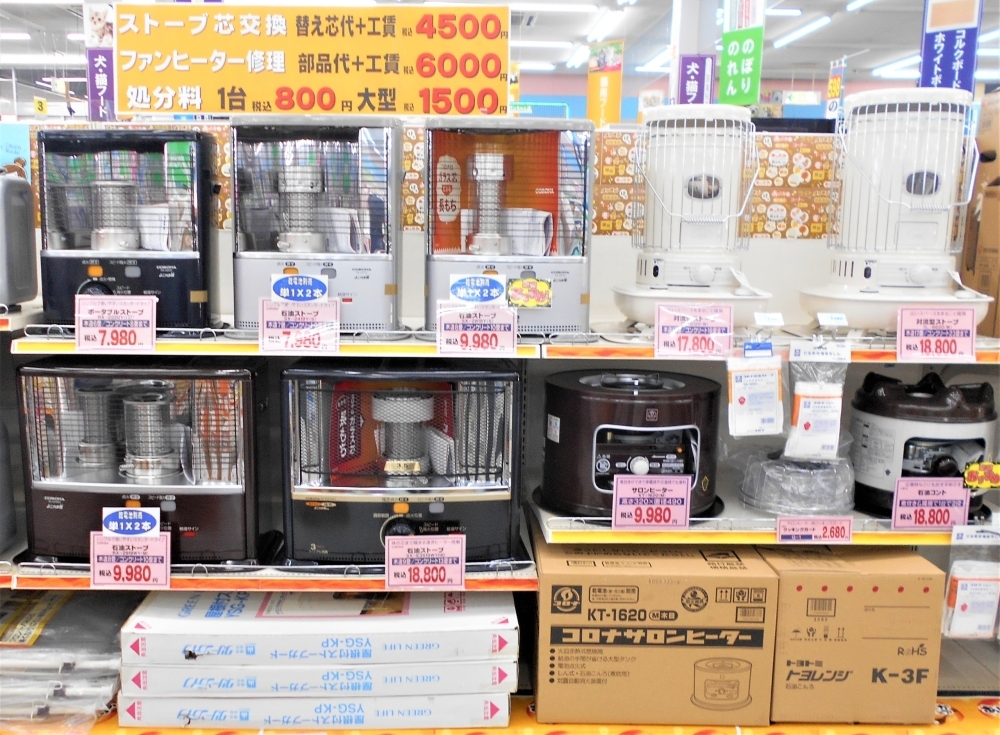 石油ストーブ・ファンヒーター・こたつなどの暖房用品が各種豊富に入荷