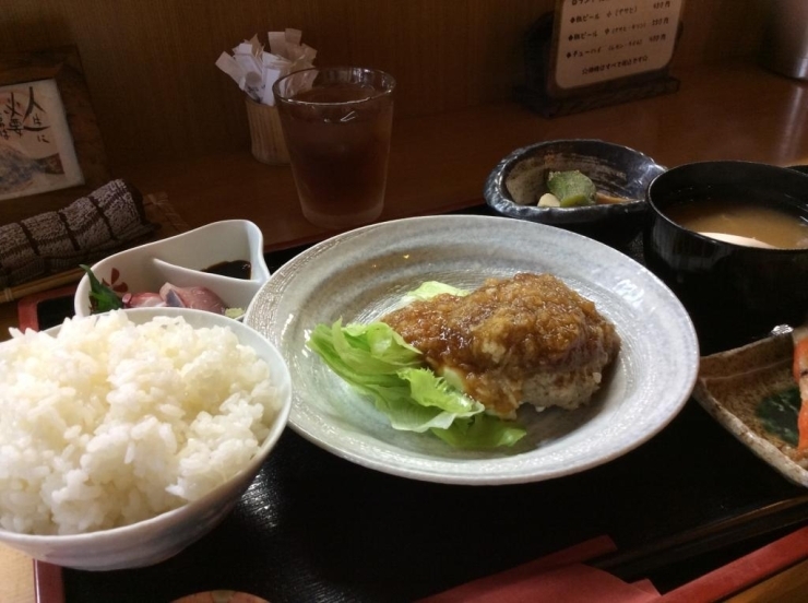 おろしハンバーグランチ（おかわり自由）　８５０円