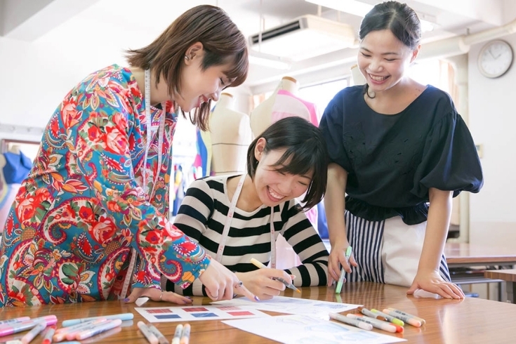 個性を見つけて伸ばし即戦力を育てていきます　神戸「〈ファッション　服飾関係〉学校説明会【神戸・ファッション】オープンキャンパス　学校説明会　神戸文化服装学院　ミシン体験　ファッションイラスト体験【デザイン・ソーイング・製図・手工芸】学校説明会・１日短期体験入学・進路ガイダンス  モード系 」