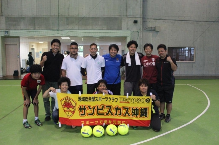 今回、初勝利を飾ったサンビスカス沖縄CPFCのメンバー