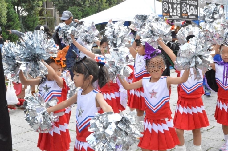 かわいいチアガール☆　みんな一生懸命踊っていました♪