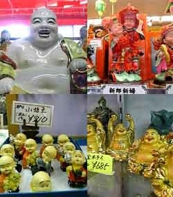 おみやげがいっぱい！<br>中華街のお人形は笑ってるのが多い。<br>おめでたくていいよね。<br>個人的には「ポリ小坊主」が気に入った。<br>