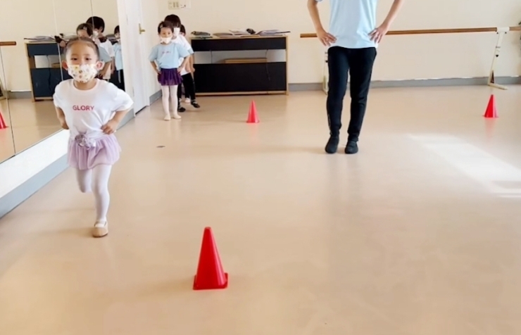 みんな集中して受講できるように導きます「函南　2歳〜ダンスクラス　生徒募集中」