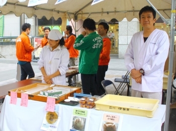 立川の和菓子の老舗、伊勢屋さん。<br>一番人気はズヴィズダーにも登場の「うどまんじゅう」だそうで、私が行ったころにはほぼ売り切れ状態！