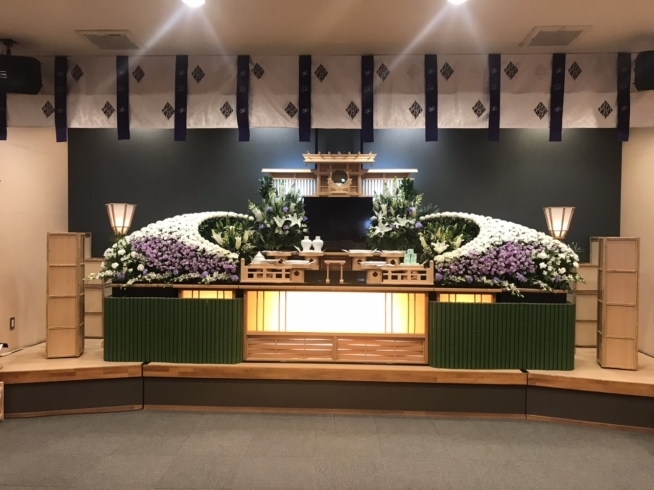 神道のお葬式のお飾りです。「今日は神道のお葬式です。」
