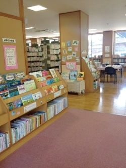 「富山市立図書館 岩瀬分館」赤ちゃんから大人まで、ゆったり過ごせる図書館です。