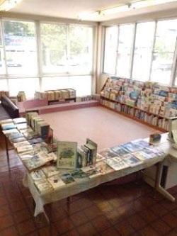 「富山市立図書館 月岡分館」田園地帯の地域密着型図書館