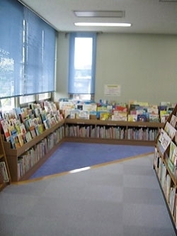 「富山市立図書館 新庄分館」こんなとこに図書館あるがけ？　ちょっとのぞいてみんまいけ