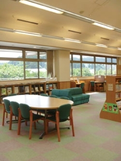「富山市立図書館 八尾東町分館」散歩がてら気軽に立ち寄れる田舎の小さな図書館